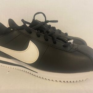 Nike Cortez '72 Swoosh Black/White 904764-001 Youth Size 6.5Y Women’s 8